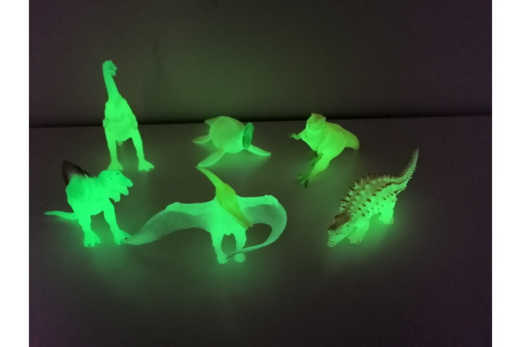 Dinosauri che si illuminano al buio